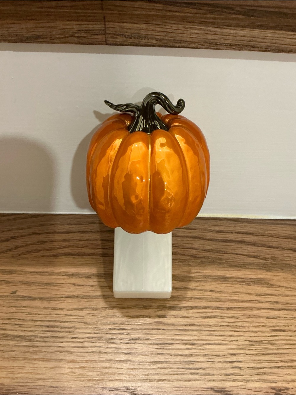 EUC Bath and Body Works Orange Ceramic Pumpkin Wallflower Plug